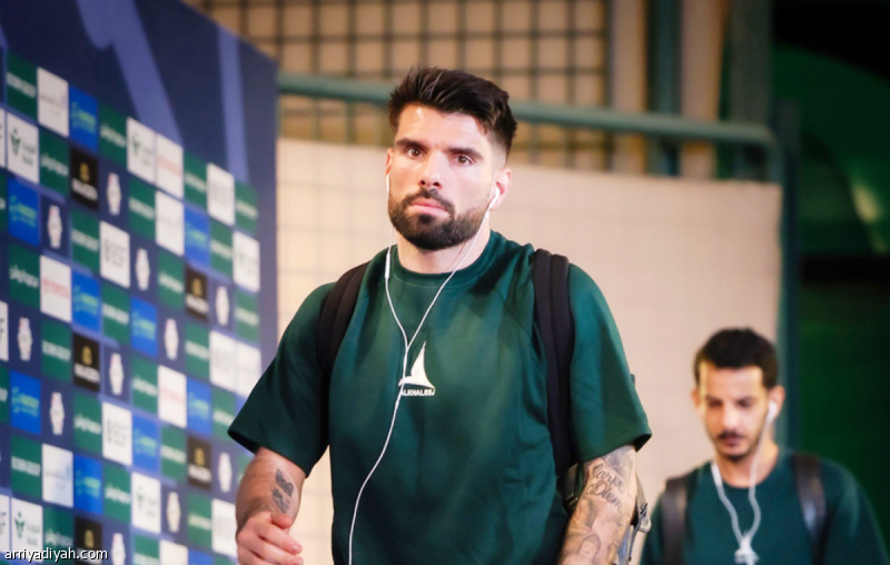 خطأ ريبوتشو يكلف الخليج أمام الهلال ويثير الجدل في ليلة تكريمه رقم 100 — image 1