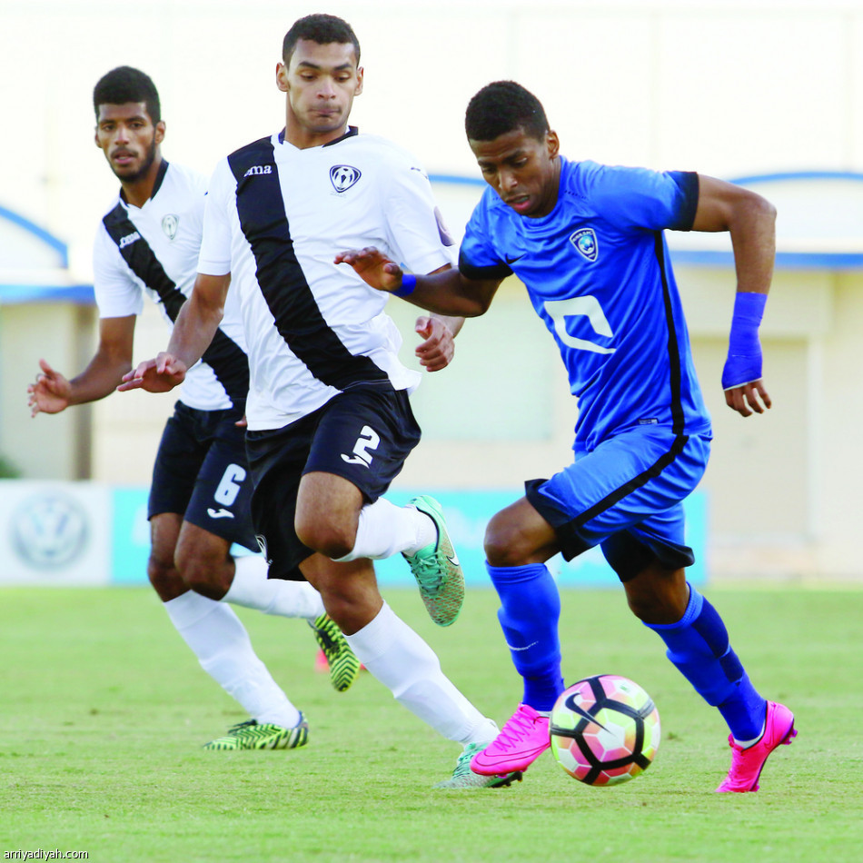 الهلال يكسب هجر ويطير للثاني