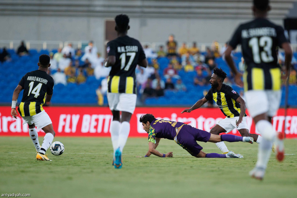 الاتحاد يتصدر.. ويضرب موعدا مع الهلال