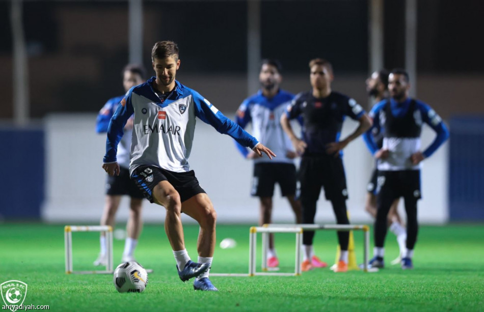 كويلار يدعم الهلال أمام الوحدة