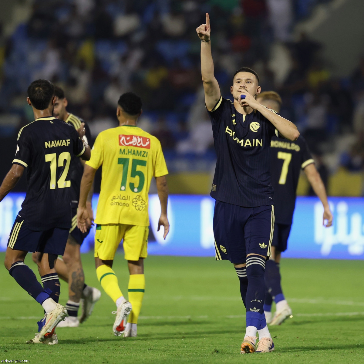 النصر يتعثر