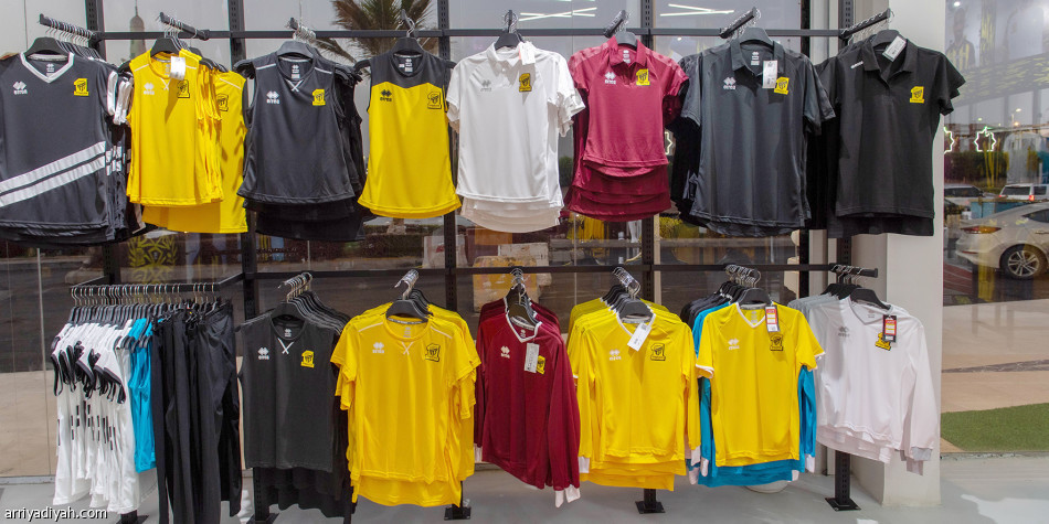 كورونادو 
يتصدر التحلية