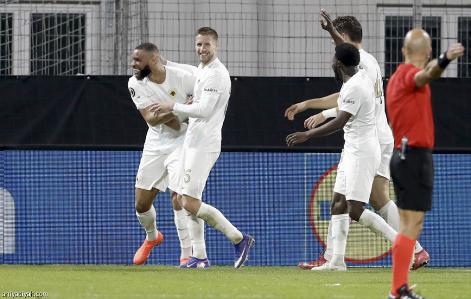 جزائية تنقذ فيورنتينا.. وأيك أثينا يحتفل برباعية