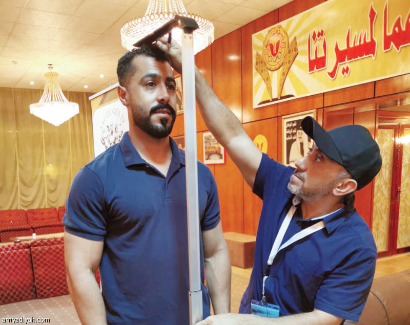 صورة التقطت أمس من عملية الميزان لأحد المشاركين في البطولة (المركز الإعلامي ـ اتحاد الأجسام)