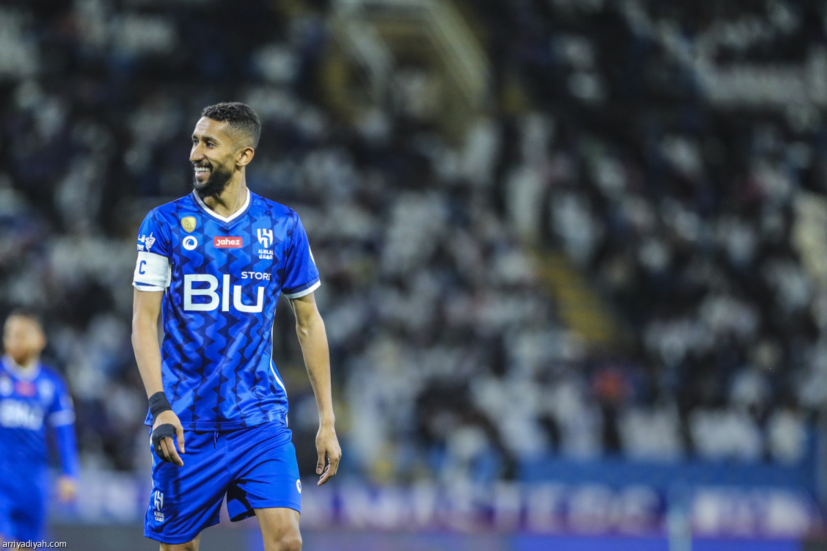 الهلال يضرب