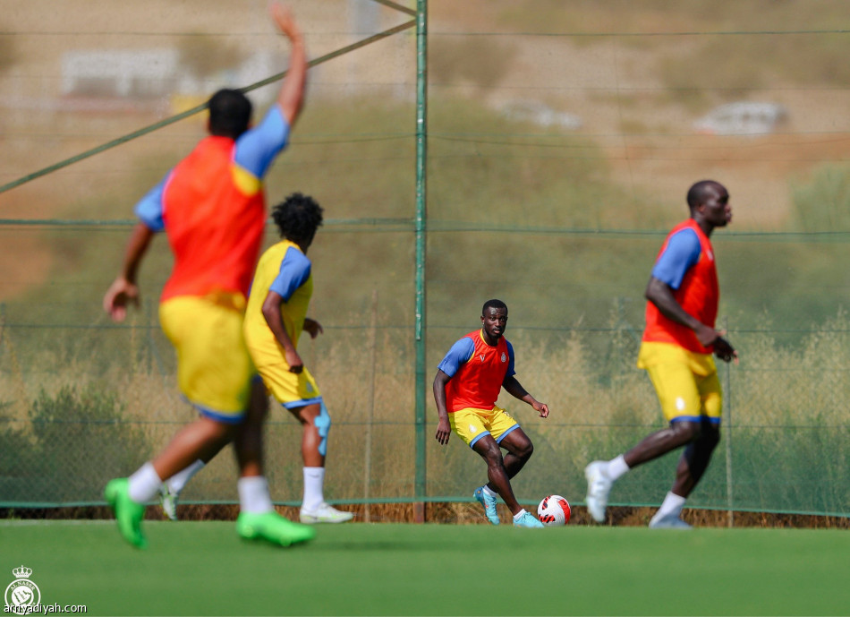 النصر.. جارسيا يقيس الأوزان ويجتمع باللاعبين