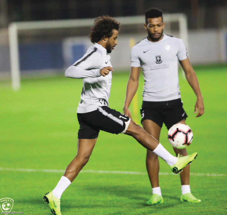 أبواب الهلال.. مغلقة