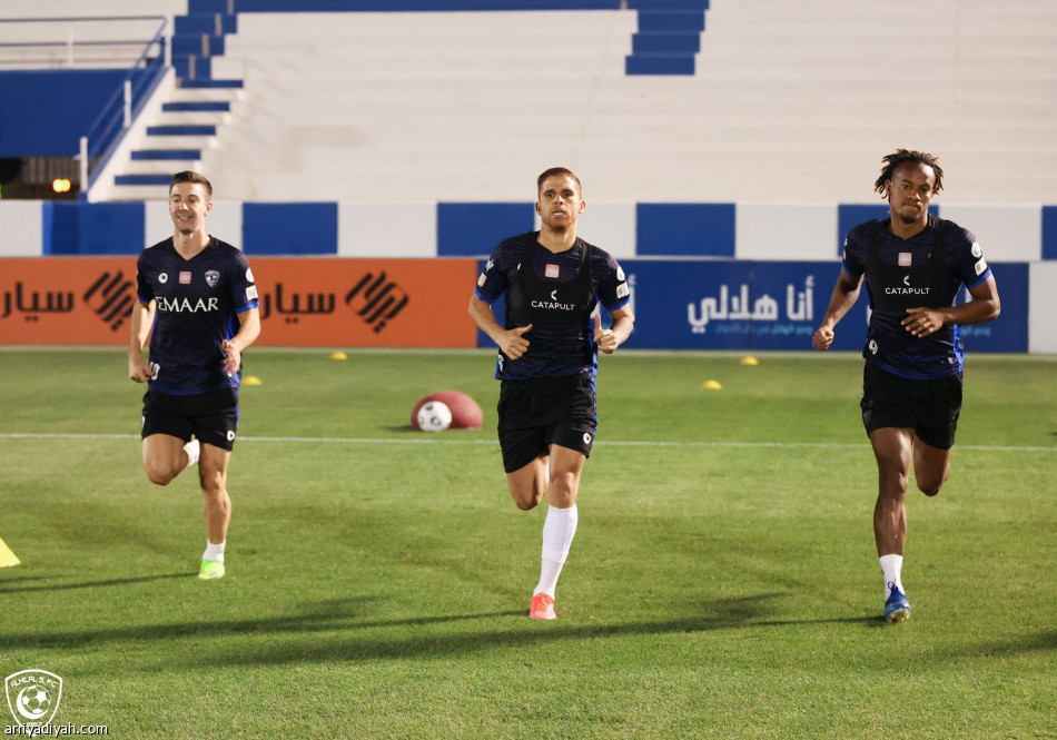 أجانب الهلال يتقدمون عودة الفريق