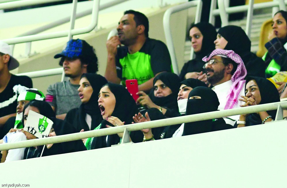 مدرجات الجوهرة.. عائلة واحدة