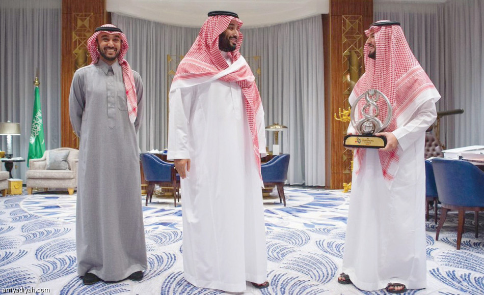 ولي العهد يستقبل الأبطال