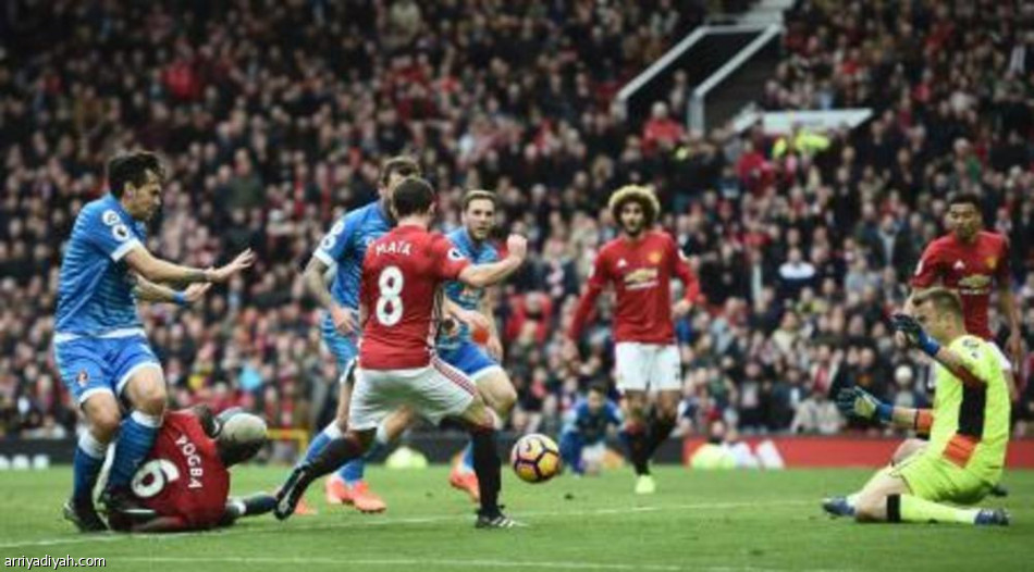 يونايتد يتعادل مع بورنموث بعد إهدار إبراهيموفيتش ركلة جزاء