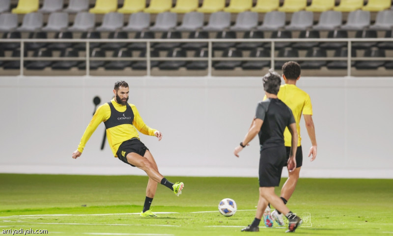 كريم بنزيما يعود إلى التدريبات الجماعية مع الاتحاد استعدادًا لدوري أبطال آسيا