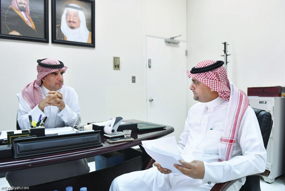 غياب المرشحين 
وعزوف الناخبين