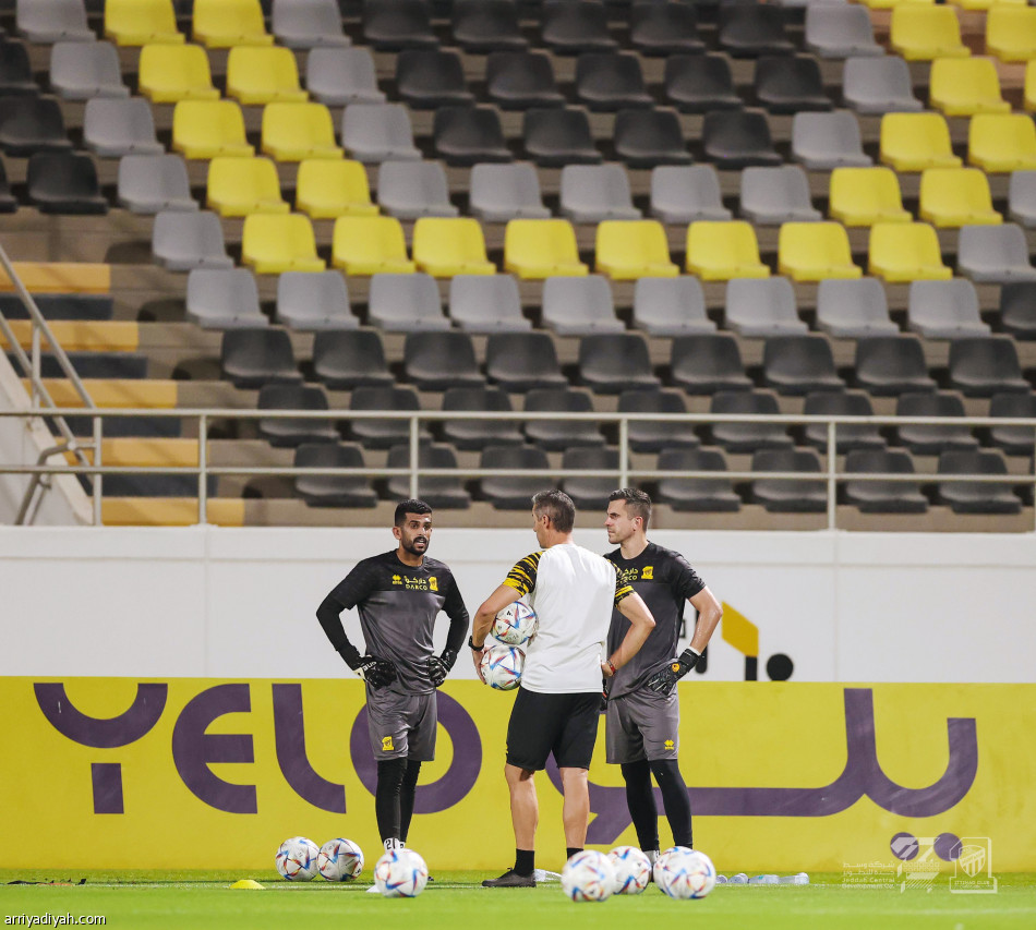 الاتحاد 
يثبّت قائمة الاتفاق