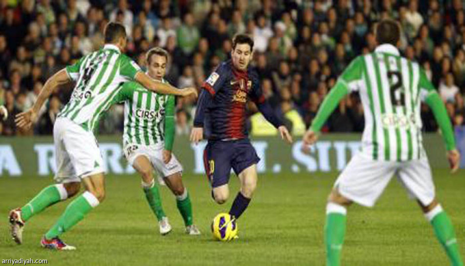 رقم قياسي لميسي وخماسية لفالكاو ورباعية لليفانتي تعيده إلى الدائرة الأوروبية