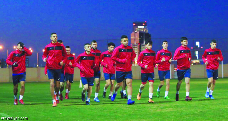 صورة التقطت أمس من تدريبات المنتخب الفلسطيني على ملعب رديف الاتفاق استعدادًا لمواجهة الأخضر في افتتاح كأس العرب الثلاثاء المقبل في الدمام (المركز الإعلامي ـ الاتحاد العربي)