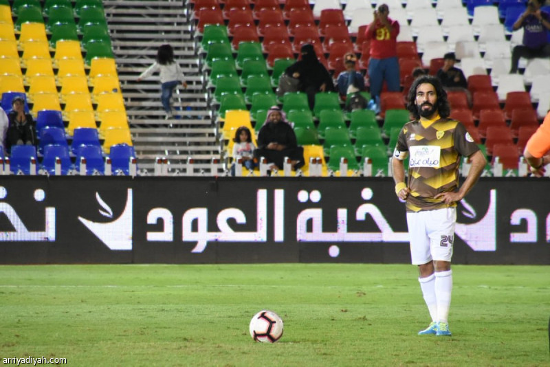 عبدالغني ينتقد وجود الـ «فار» في الملاعب السعودية