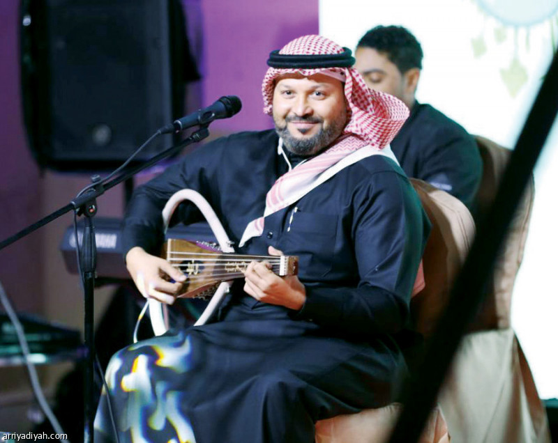 صورة التقطت للفنان وليد الشريف أثناء أداء احدى أغانيه (أرشيفية)