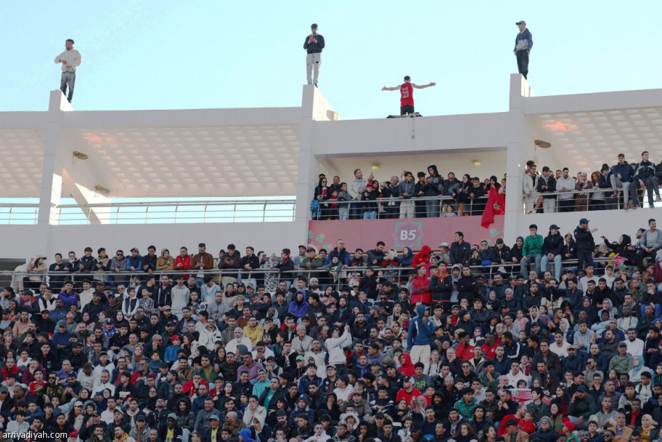 فوق الأسطح وفي الطرقات.. ثاني أكبر حضور يغلق ملعب أغادير