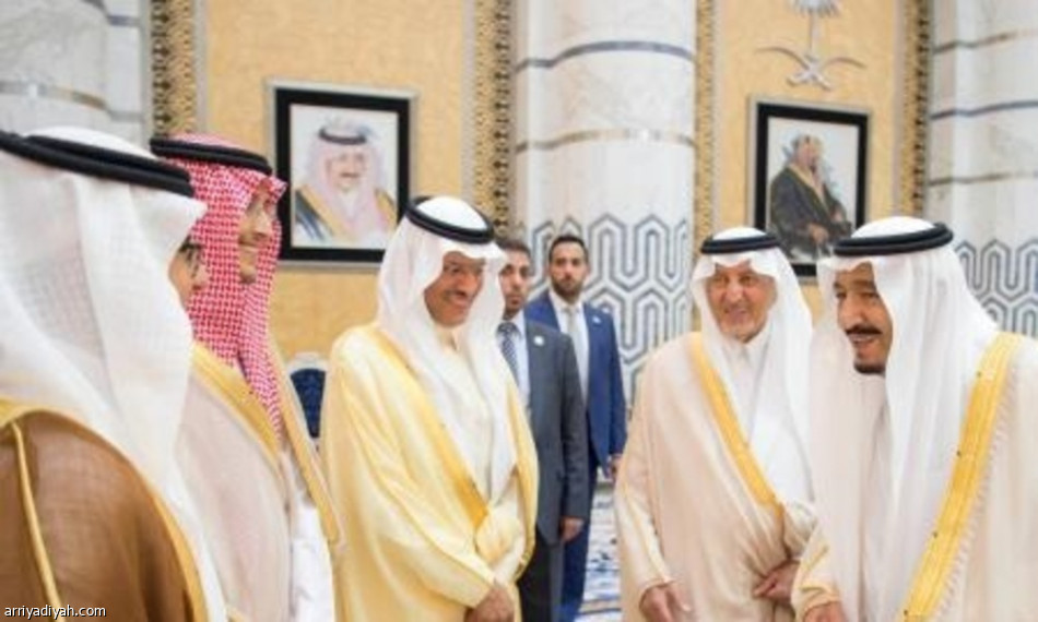 خادم الحرمين الشريفين يتوجه إلى خارج المملكة في إجازة خاصة وينيب ولي العهد في إدارة شؤون الدولة