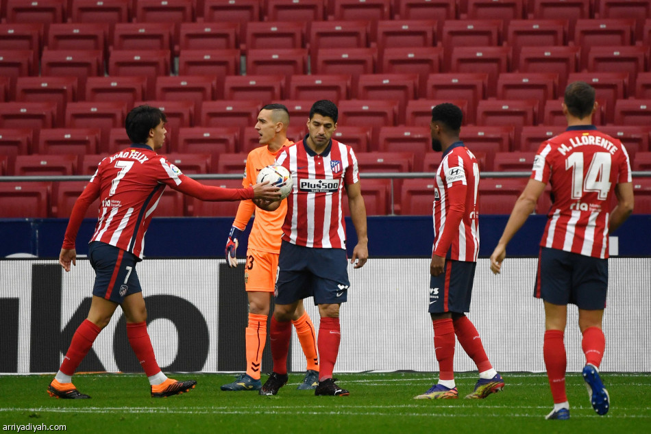 سواريز يعزز صدارة أتلتيكو مدريد