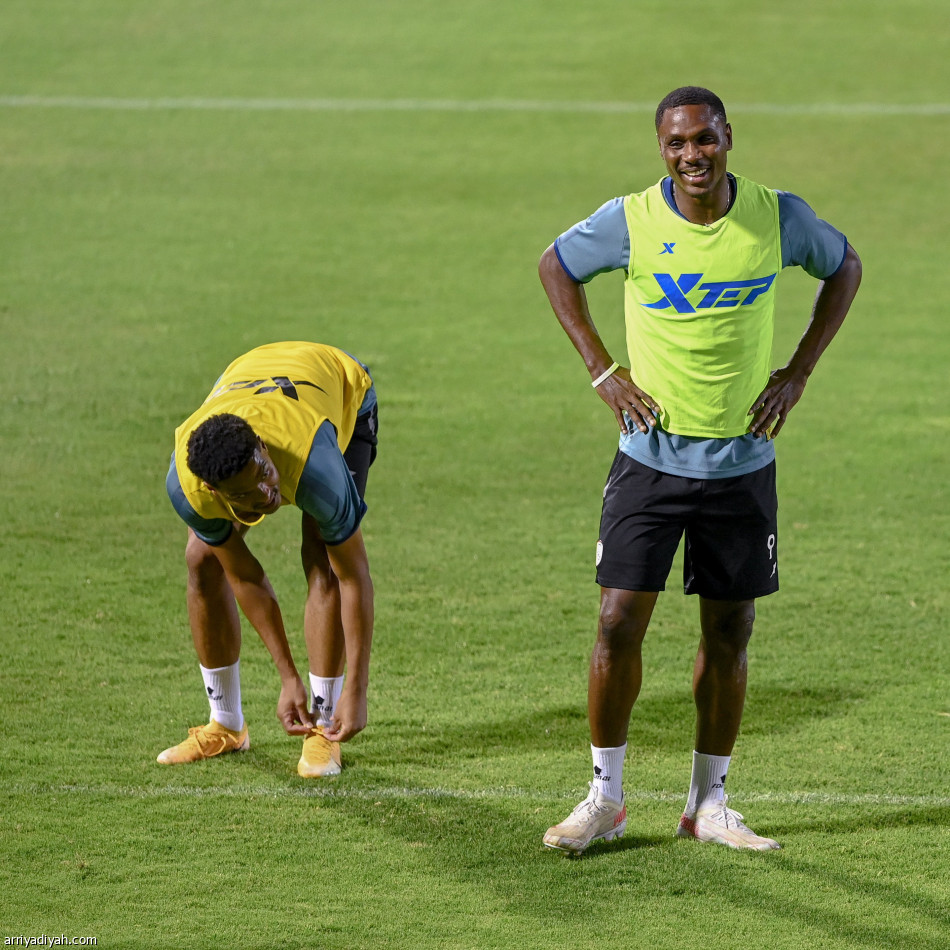 قبل الاتفاق.. شاموسكا يجتمع بلاعبي الشباب