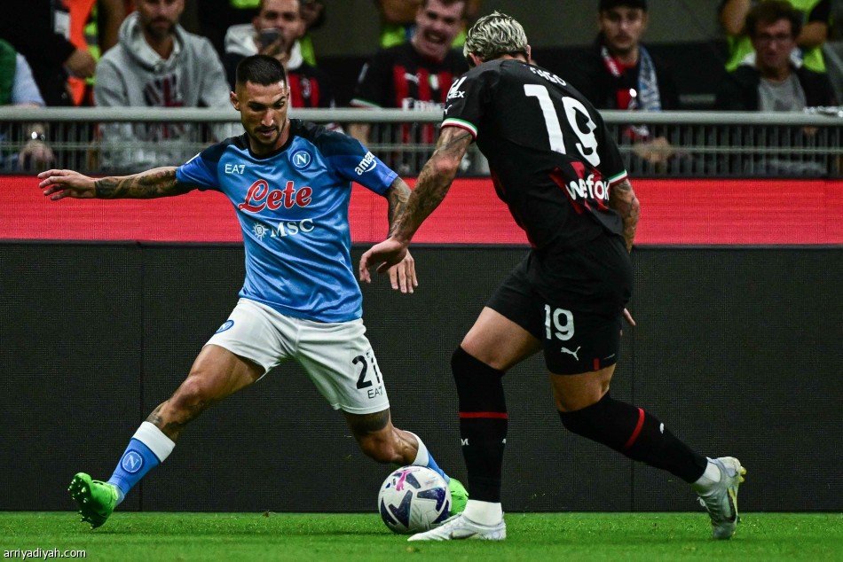 بثنائية ميلان.. نابولي يخطف الصدارة