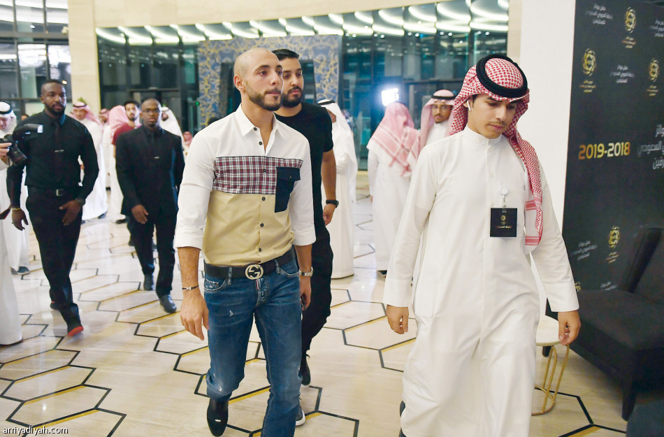 حمد الله.. 
نجم الدوري السعودي