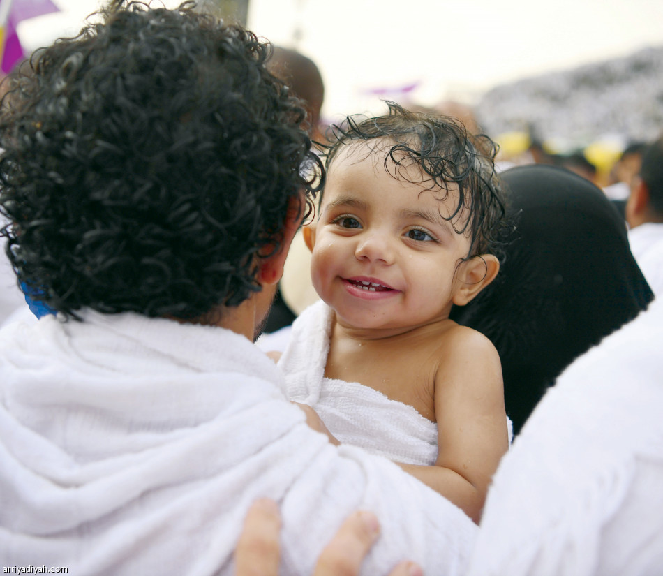 خادم الحرمين
يقف على راحة الحجاج