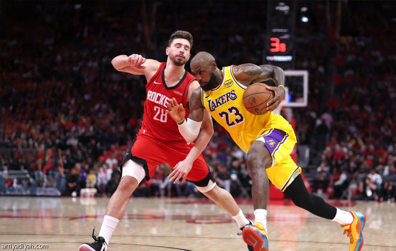 «NBA».. بقيادة جيمس ليكرز إلى نصف النهائي