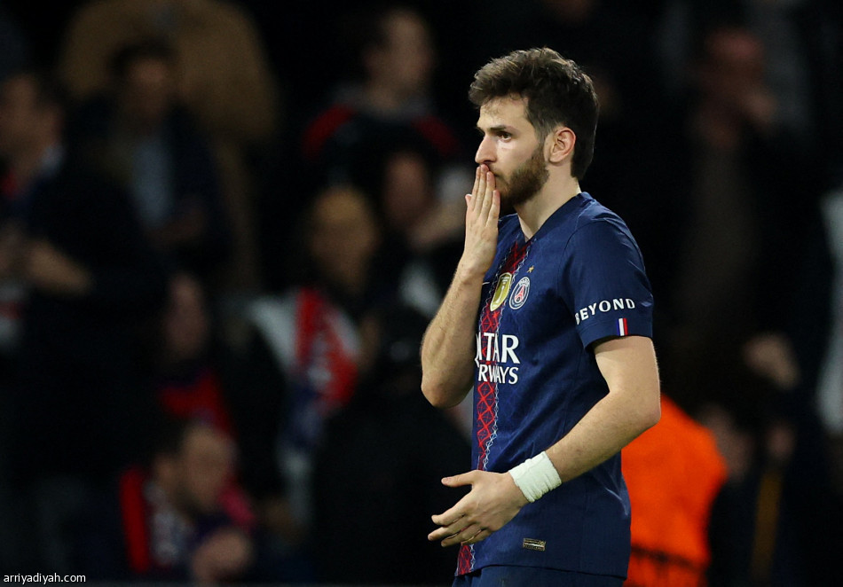 باريس يتأهل