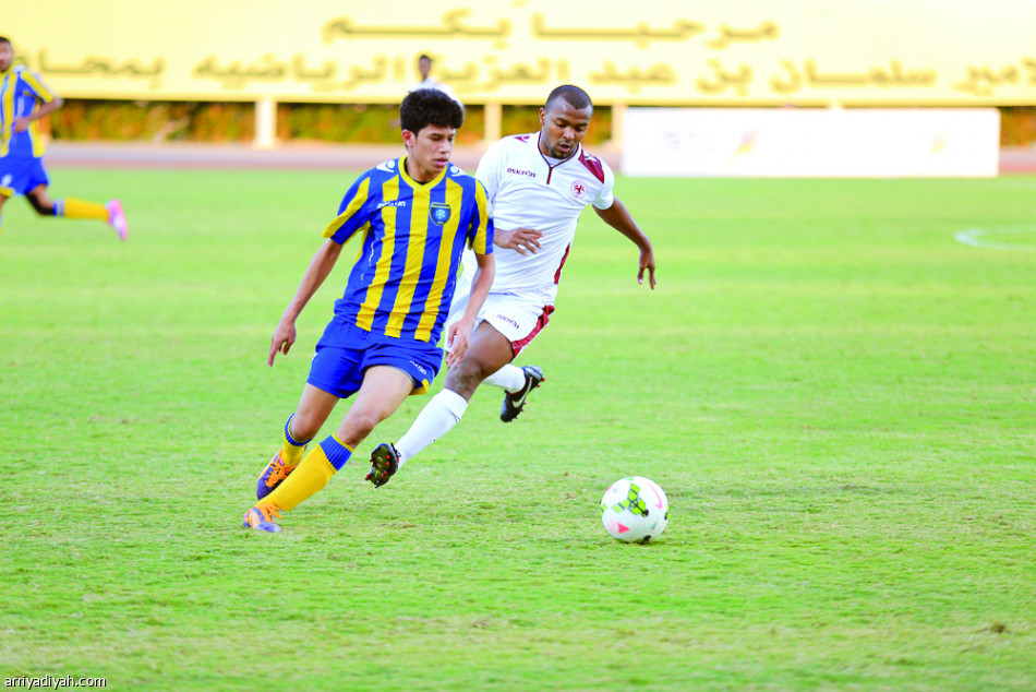 الهلال يتجاوز الرائد و الشعلة يعطل النصر