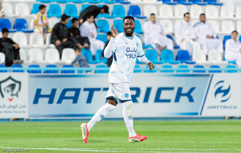 بثلاثية العربي.. الباطن يبتعد عن الهبوط