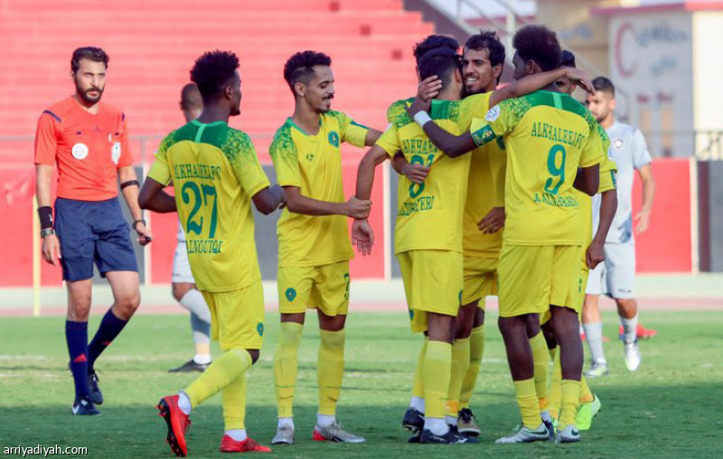 صورة التقطت أمس لفرحة لاعبي الخليج بالفوز على الدرعية (المركز الإعلامي ـ اتحاد القدم)