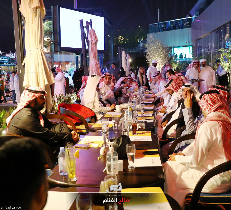 بوليفارد.. الوليد بن بدر يجمع النصراويين في مقهى الأصفر
