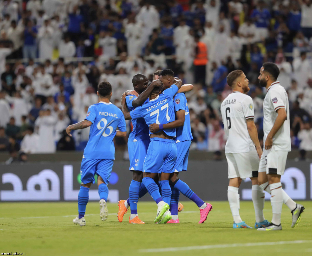 الهلال يعبر