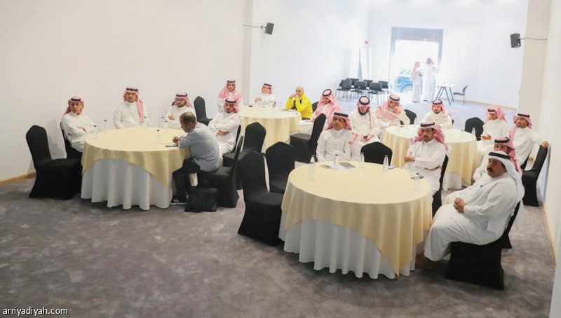 صورة التقطت أمس لممثلي أندية دوري كأس محمد بن سلمان للمحترفين خلال استماعهم إلى شرحٍ عن آلية الدوري الرديف خلال ورشة عمل نظَّمها الاتحاد السعودي لكرة القدم (المركز الإعلامي ـ اتحاد القدم السعودي)