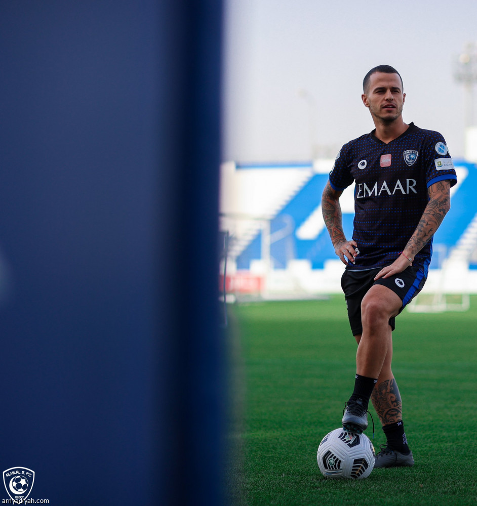ميكالي يرفع لياقة لاعبي الهلال.. والعبدان يغيب