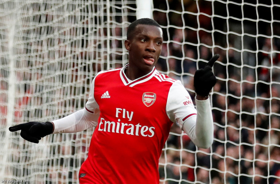 أوباميانج يقود أرسنال إلى فوز مثير على إيفرتون