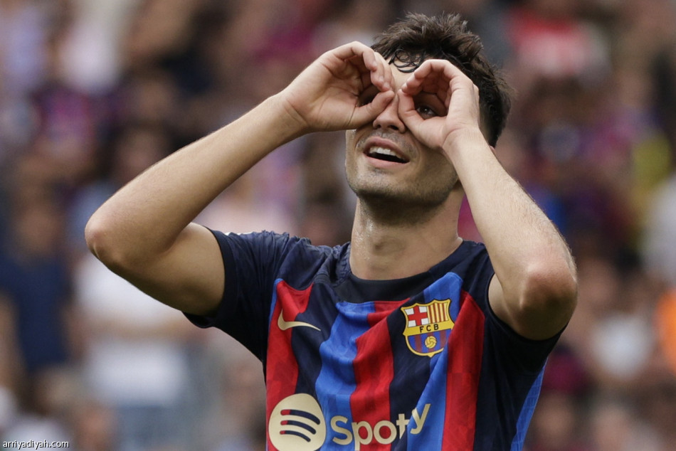 برشلونة يكسب إلتشي.. ويتصدر مؤقتا