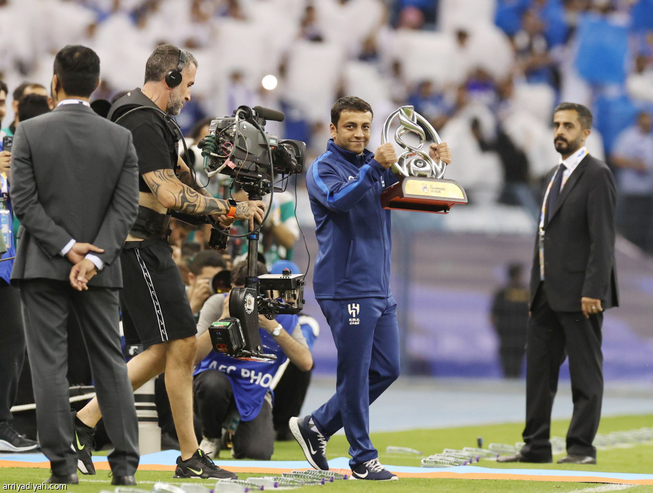 تقاليد الأبطال
تهدد حظوظ الهلال