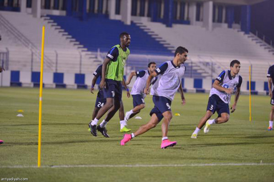 الشمراني يشارك في تدريبات الهلال إستعدادا للفتح