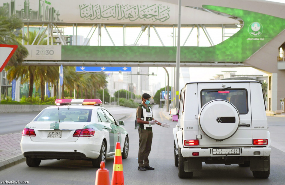 رجال الأمن.. 
إفطار على رأس العمل