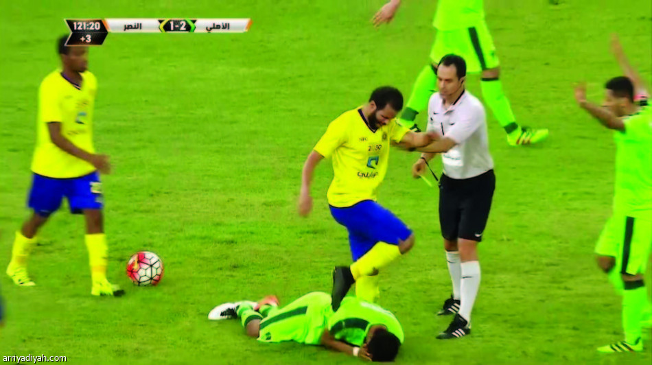 الإيقاف مباراتين والغرامة 10 آلاف “للمسيء”