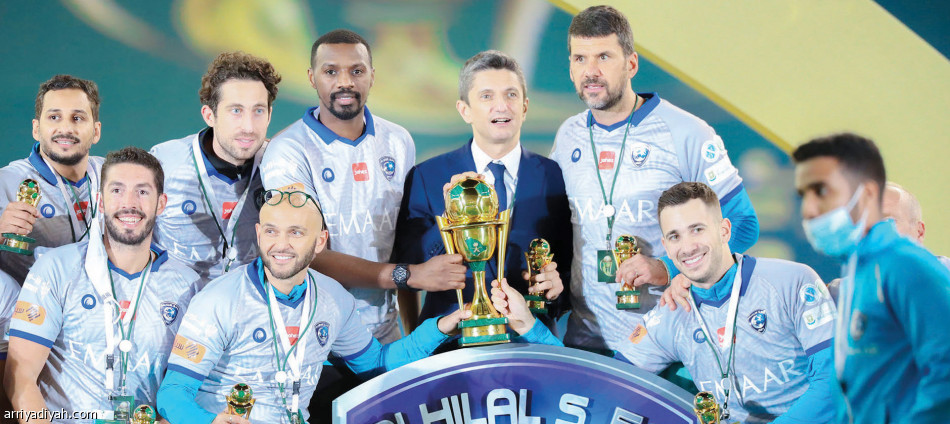 الكأس زرقاء.. والذهب هلالي