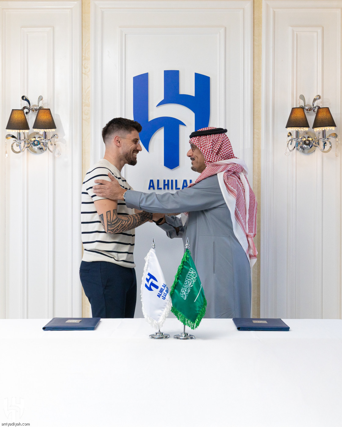 نيفيش مستمر