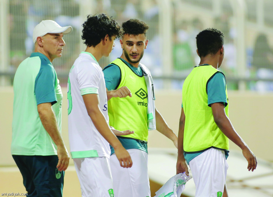 المحمدي يمنح  المجحد  فرصة الظهور أمام الفتح