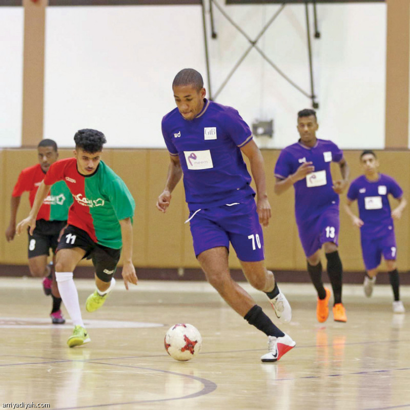 صورة التقطت أمس للبرازيلي رفاييل سوزا لاعب ميم خلال مباراة فريقه أمام الزهراني (الرياضية)