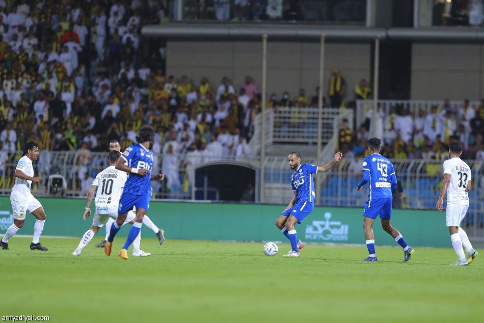 الهلال يحبط الاتحاد.. ويشعل الدوري