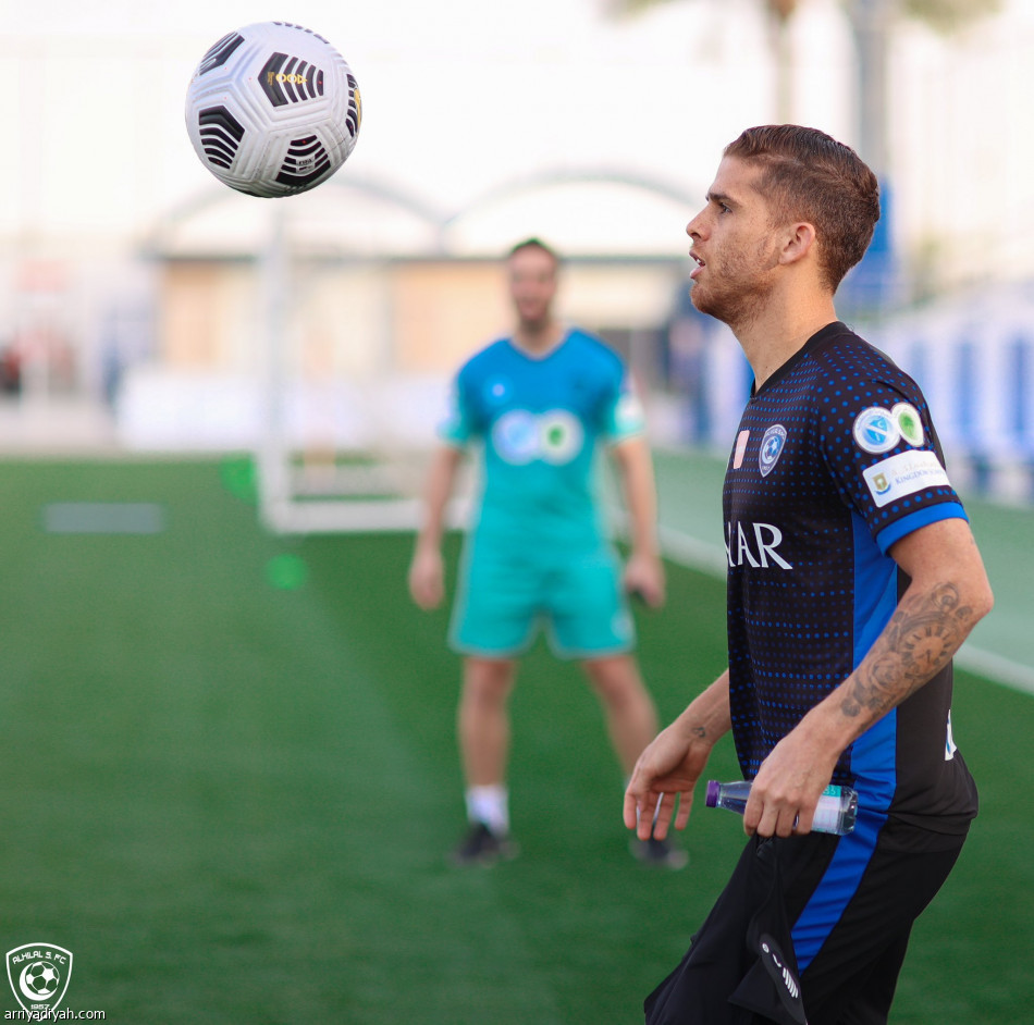 ميكالي يرفع لياقة لاعبي الهلال.. والعبدان يغيب